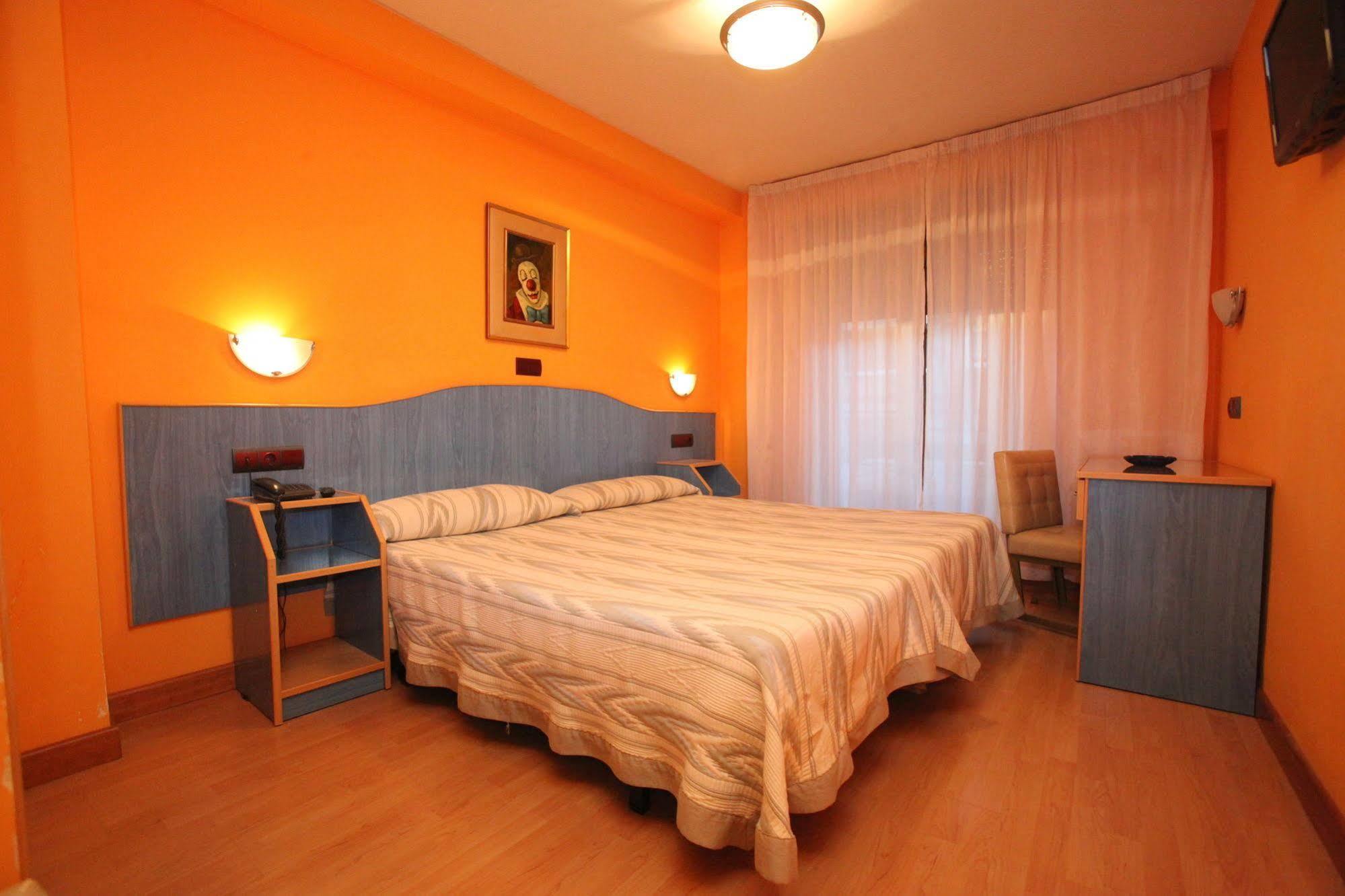 Hostal Don Suero Леон Экстерьер фото